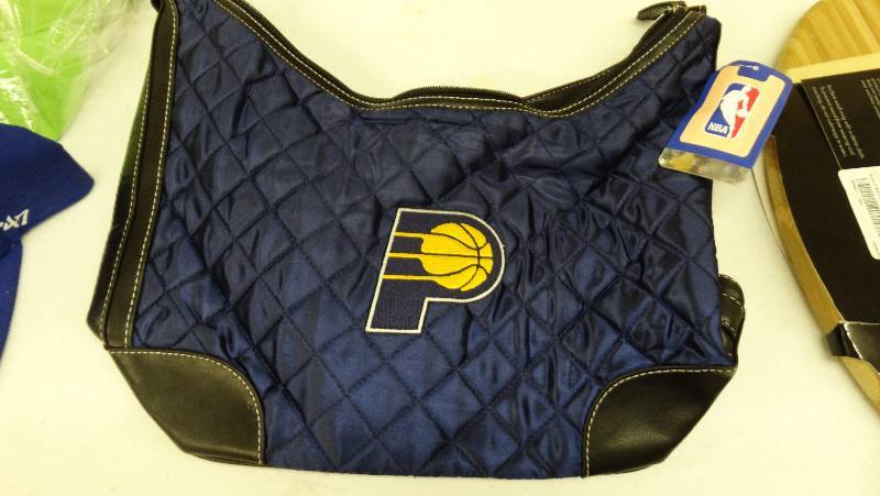 lot 806 image: Pacers quilted hand bag.