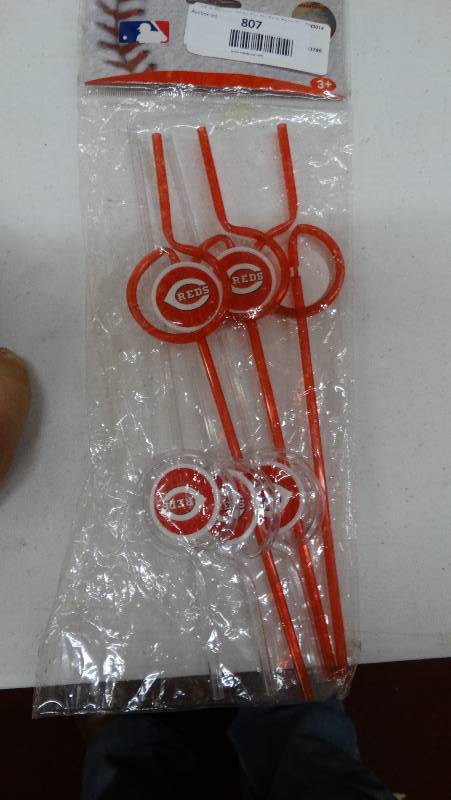 lot 807 image: Red straws.