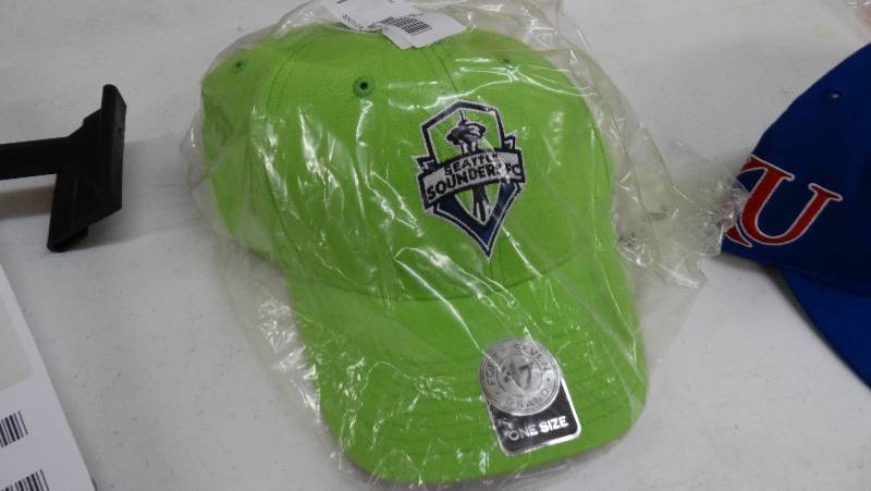 lot 810 image: Seattle hat adjustable.