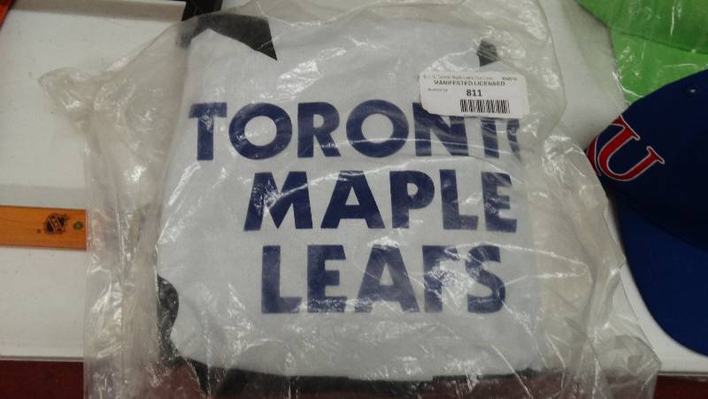 lot 811 image: Toronto Maple leafs tire cover.
