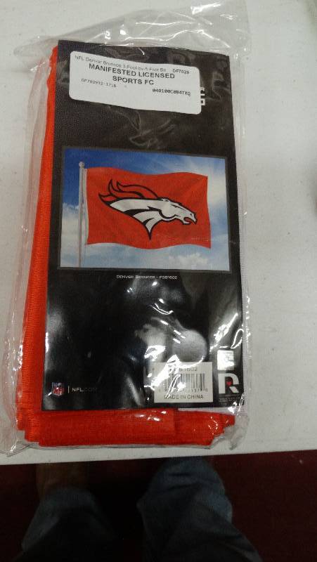 lot 812 image: Denver Broncos 3 X 5 flag.
