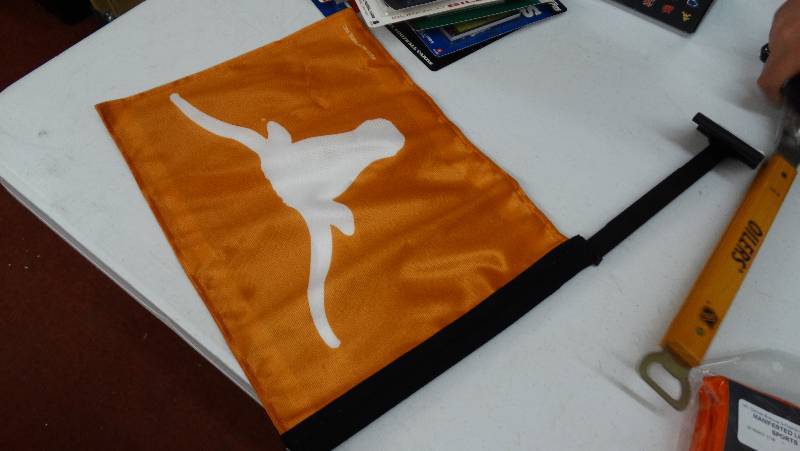 lot 814 image: Texas window flag.