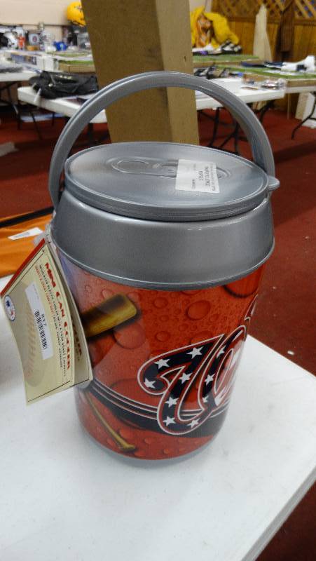 lot 817 image: Washington nationals mini cooler.