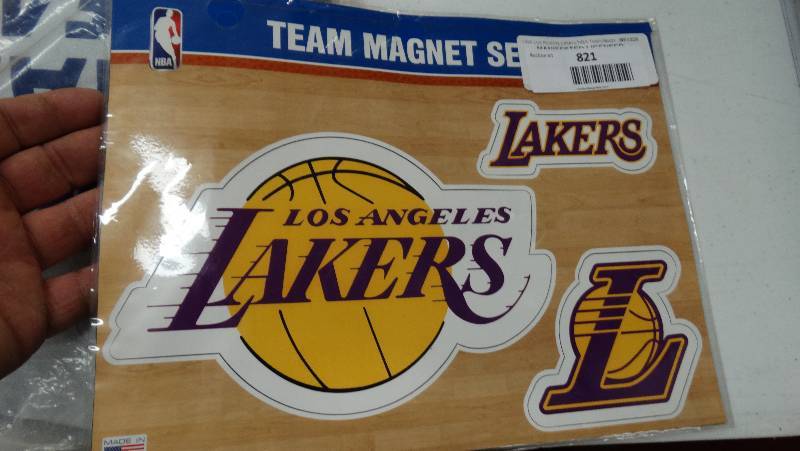 lot 821 image: Lakers team magnet set.