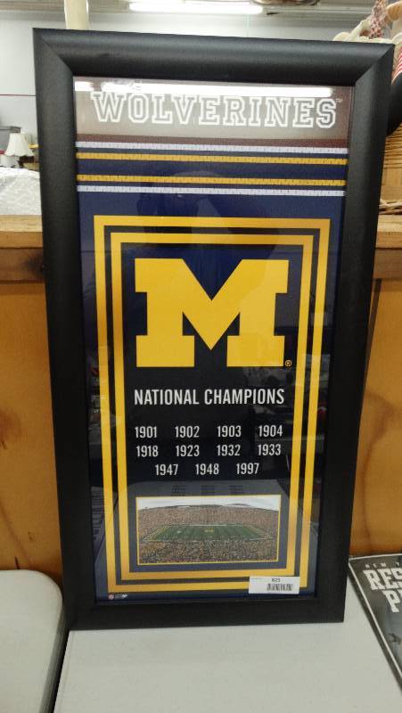 lot 825 image: New York Jets metal wall sign.