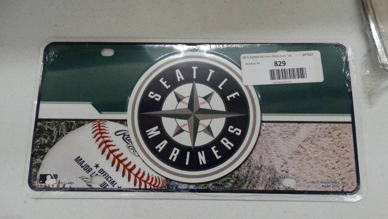 lot 829 image: Mariners license plate.