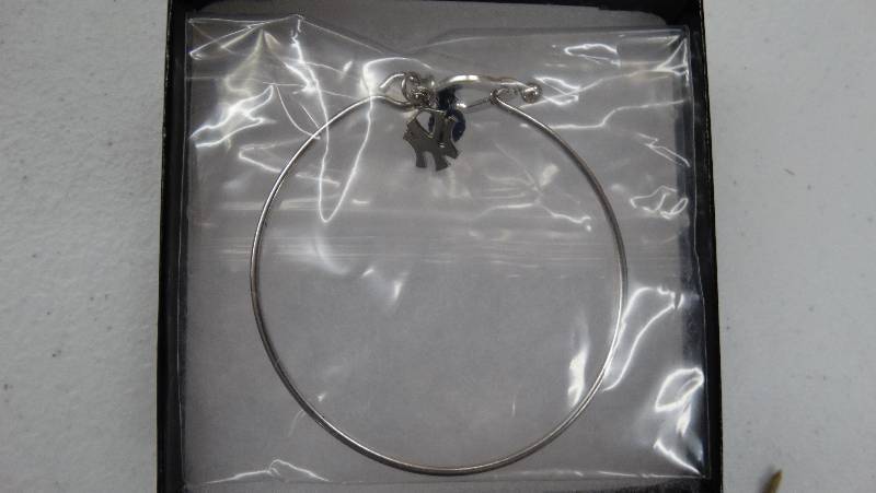 lot 851 image: NY Yankees ovation bracelet.