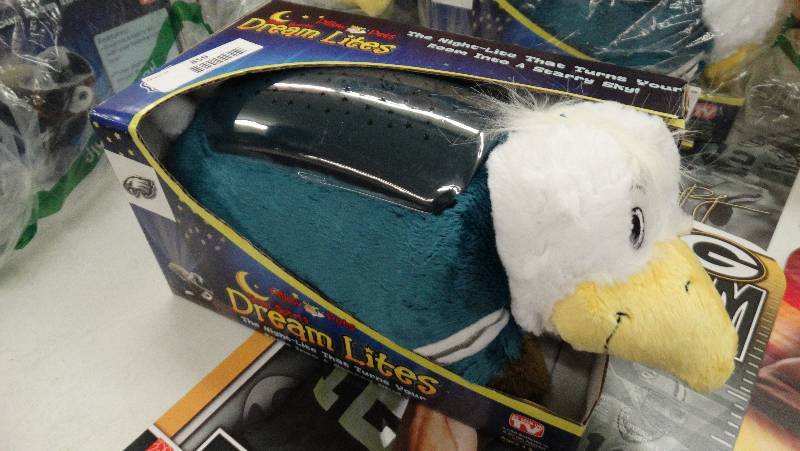 lot 859 image: Eagles pillow pet.