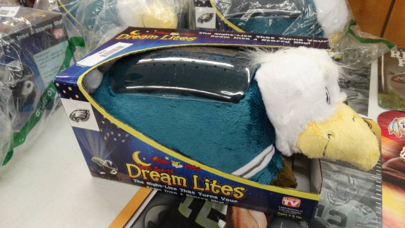 lot 861 image: Eagles pillow pet.