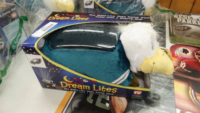 lot 862 image: Eagles pillow pet.