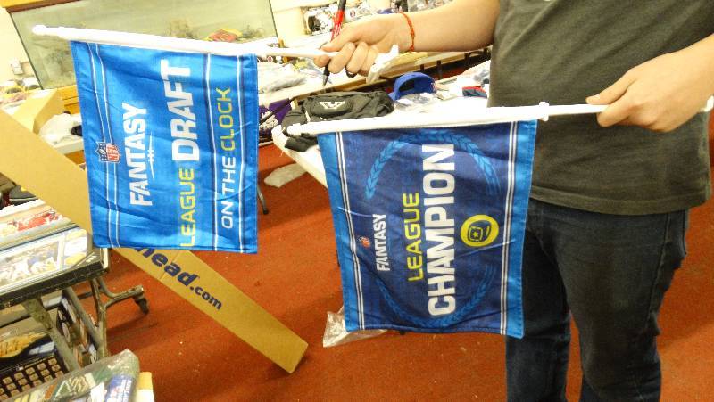 lot 874 image: 2 Fantasy football window flags, 1 holder brake.