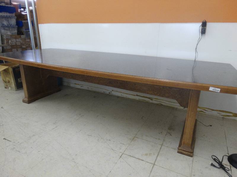 lot 1750 image: Nice conference table.