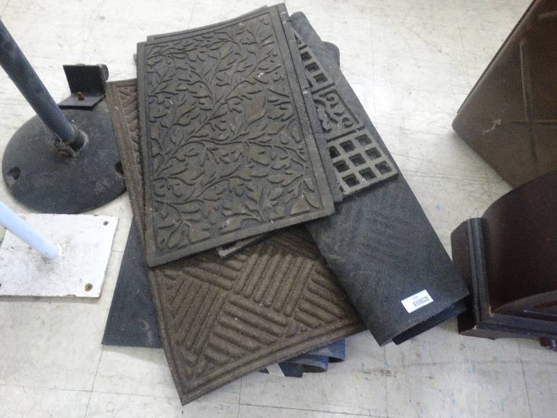 lot 1759 image: 5 Outdoor rugs.