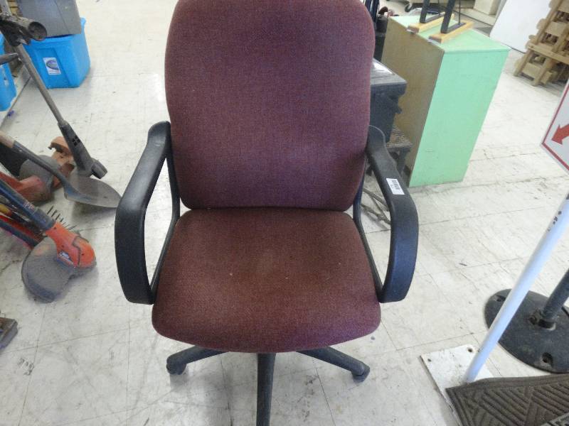 lot 1762 image: Office chair.