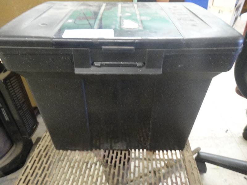 lot 1765 image: Container whandle.