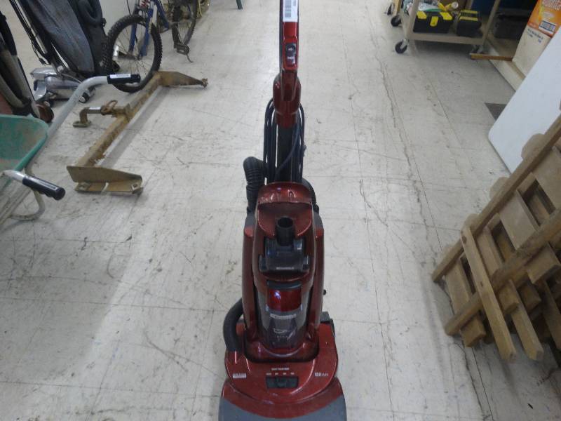 lot 1769 image: Kenmore, 12 amp vacuum.
