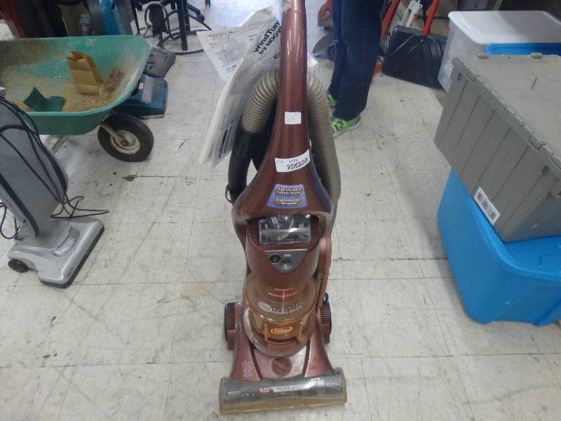 lot 1772 image: Bissell 12 Amp vacuum.