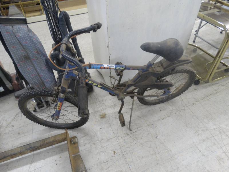 lot 1774 image: Huffy kids bike.