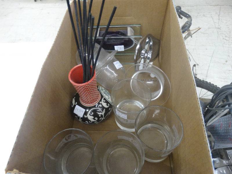 lot 1778 image: Box of decorative glass ware.