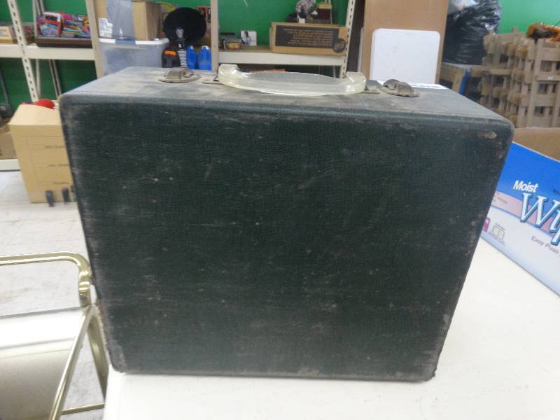 lot 1779 image: Carrying case.