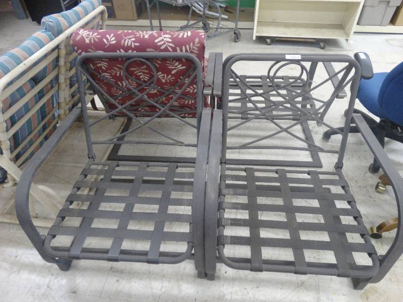 lot 1792 image: 4 Outdoor patio chairs. 1 wcushion.