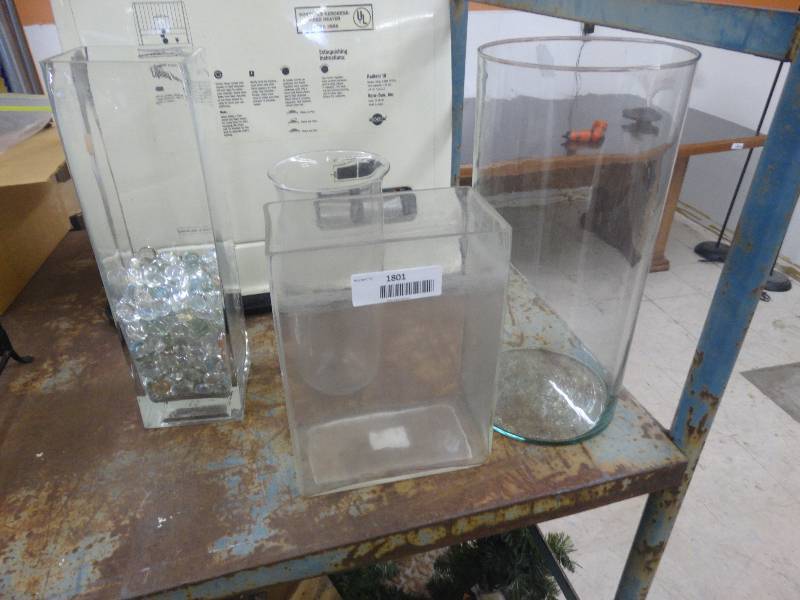 lot 1801 image: 4 Glass display containers.