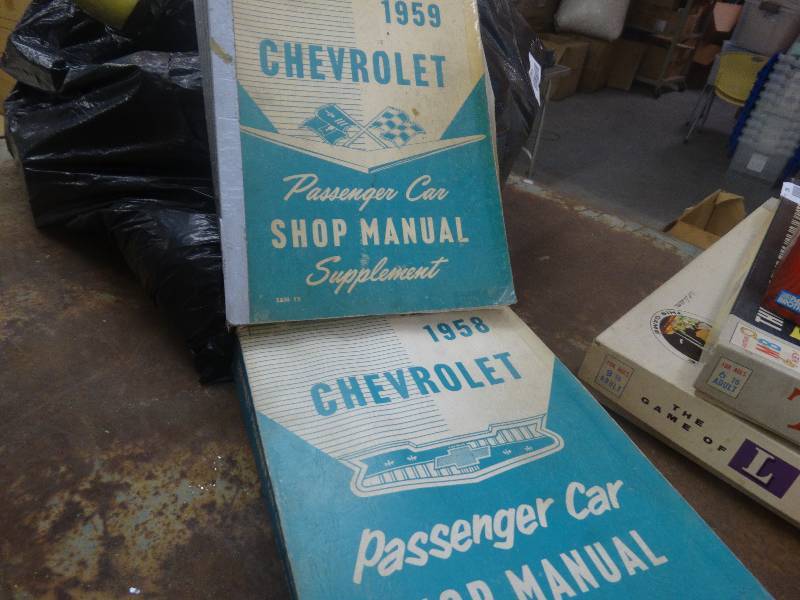 lot 1803 image: 2 Chevrolet manuals 58 & 59.