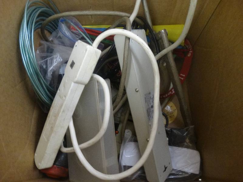 lot 1804 image: Box of misc items.