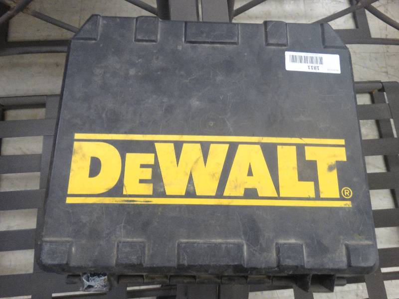 lot 1811 image: Dewalt tool box wcontainers.