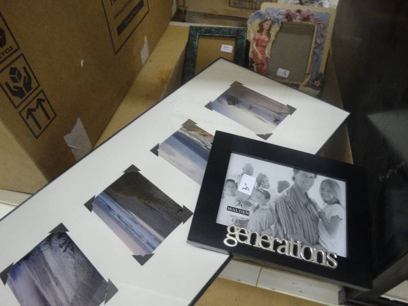 lot 1813 image: Lot of decorative picture frames.