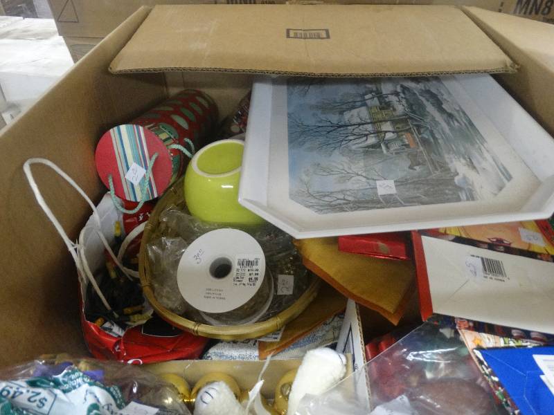 lot 1814 image: Big lot of Christmas decor.