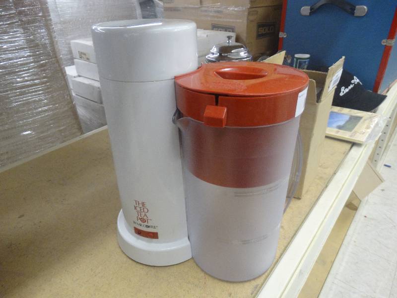 lot 1819 image: The Iced tea pot by Mr.Coffee.