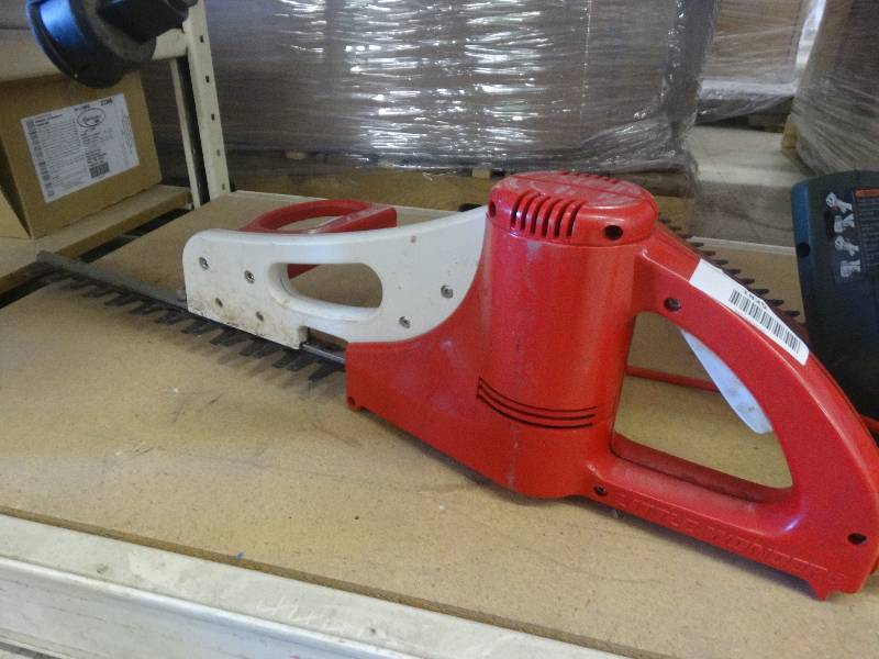 lot 1829 image: Little wonder double insulated hedge trimmer electric.