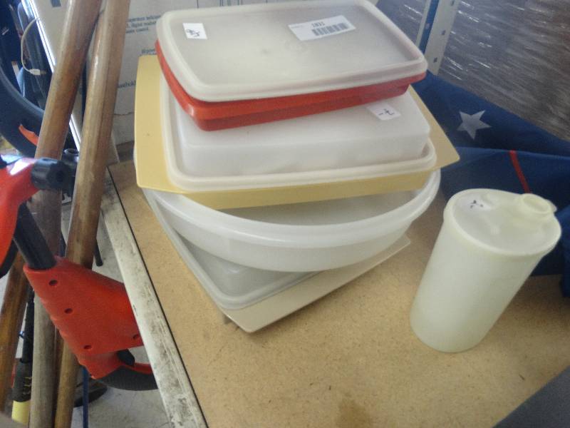 lot 1831 image: Lot of Tupperware containers.