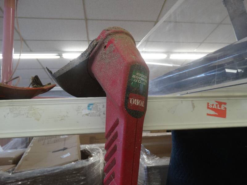 lot 1832 image: Toro 11 cut trimmer edger electric.