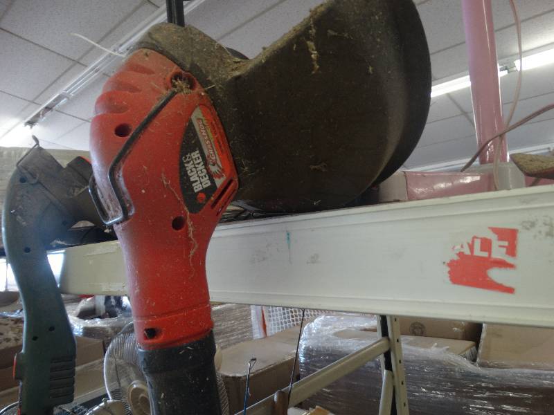 lot 1834 image: Black & Decker 18v grass hog wcharger & extra battery.