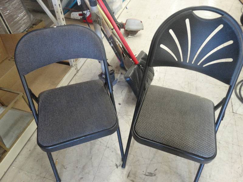 lot 1844 image: 2 Folding chairs.