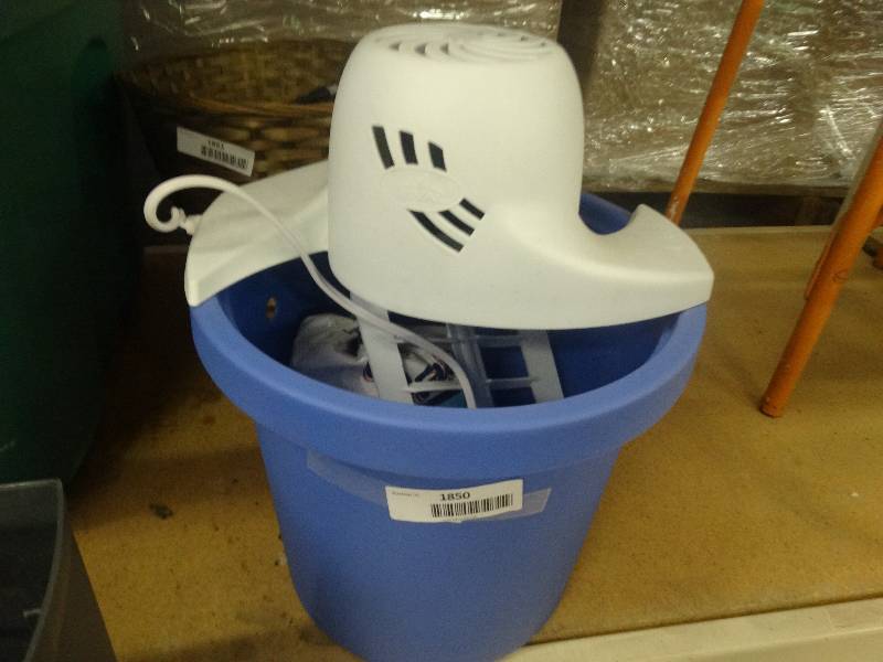 lot 1850 image: Ice melt mixer & ice melt.