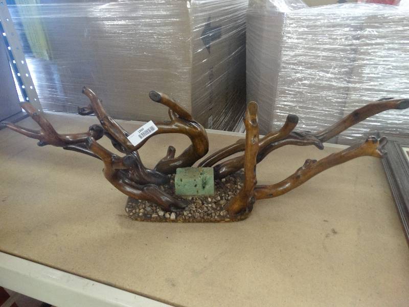 lot 1869 image: Aquarium decor.