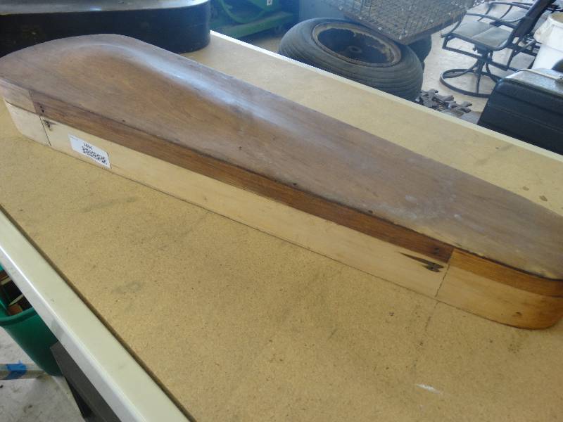 lot 1894 image: Old violin case & violin. Missing parts.