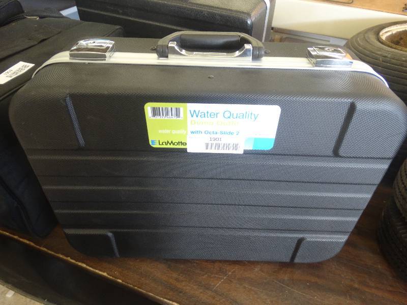 lot 1901 image: Water qualify demo outfit.