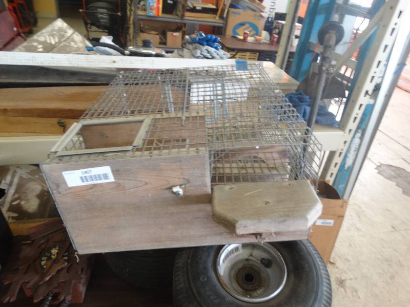 lot 1907 image: Rodent trap.