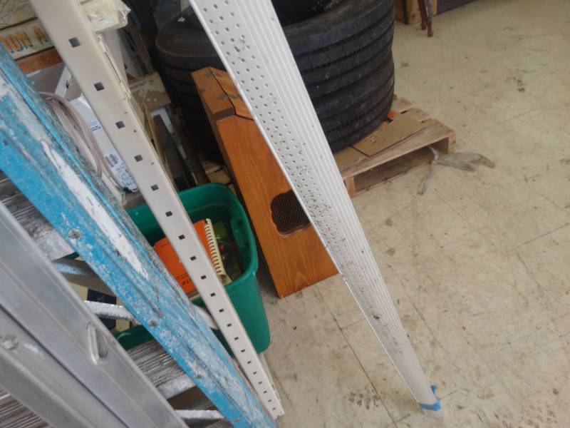 lot 1915 image: Sheetrock corners.