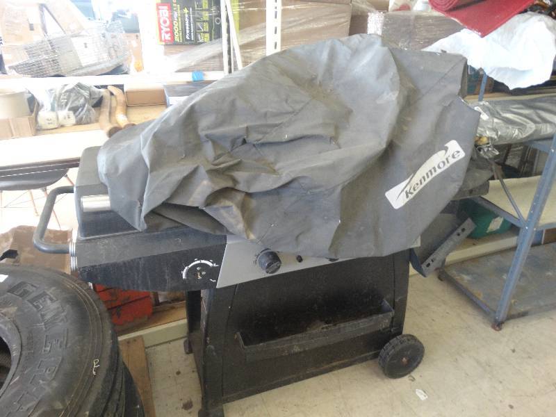 lot 1919 image: Kenmore propane grill wcover.