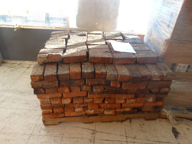 lot 1920 image: Pallet of approximately 515 bricks.