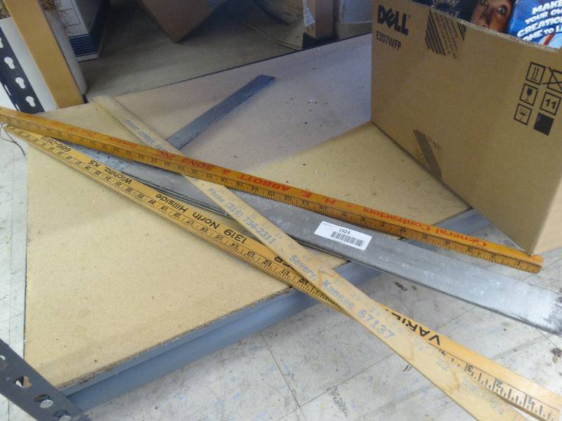 lot 1924 image: Square, & 4 yard sticks.