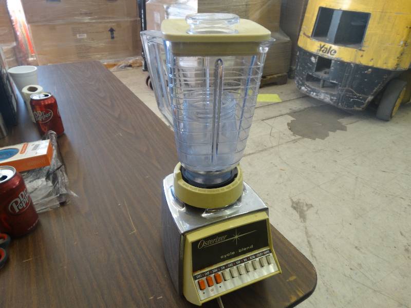 lot 1932 image: Osterizer blender.