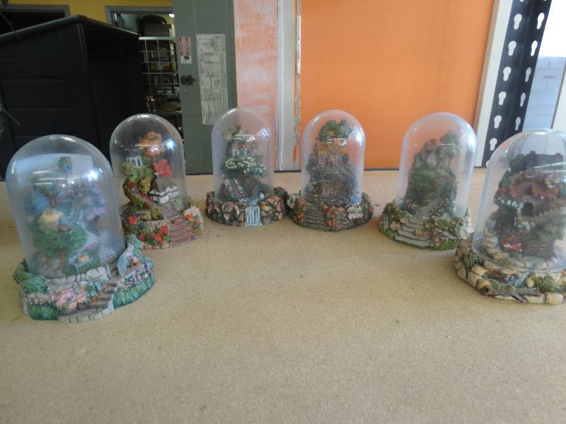 lot 1935 image: 6 nice home decorations, 1 globe brake.