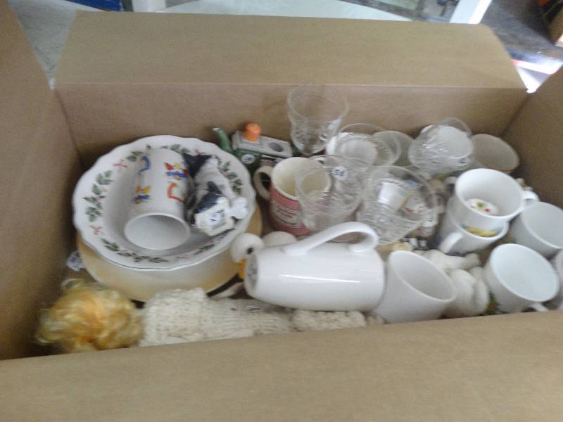 lot 1940 image: Lot of various glassware.