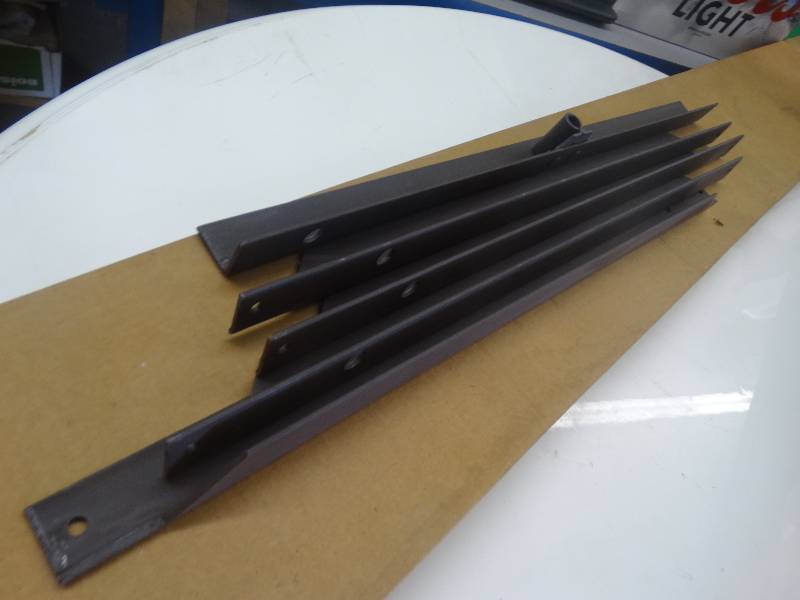 lot 1943 image: Metal bed frame.